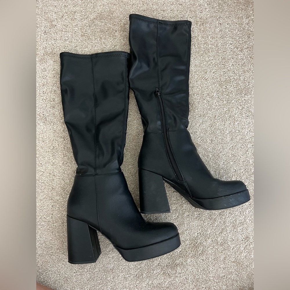 STEVE MADDEN KREO PLATFORM BOOT